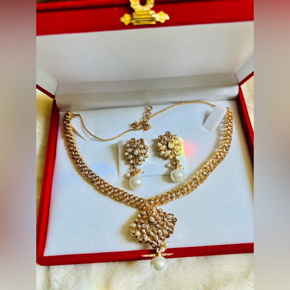 Vintage Elegant Gold and Pearl bead Jewelry Set